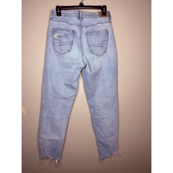American Eagle Light Wash Curvy Mom Sigrid Distressed Womens Jeans Size 4 - Picture 4 of 8